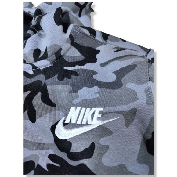 NWOT NIKE CAMO HOODIE - Picture 3 of 5